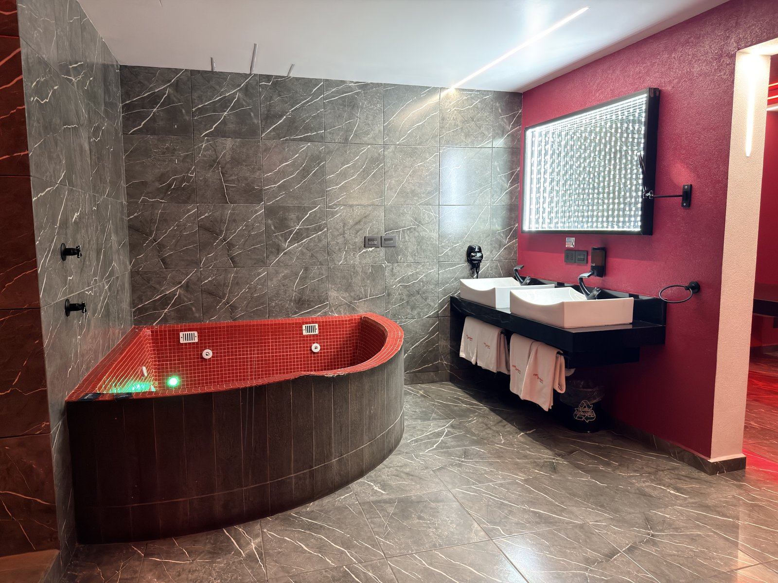 Jacuzzi privado de la habitación, Red Garden Hotel CDMX