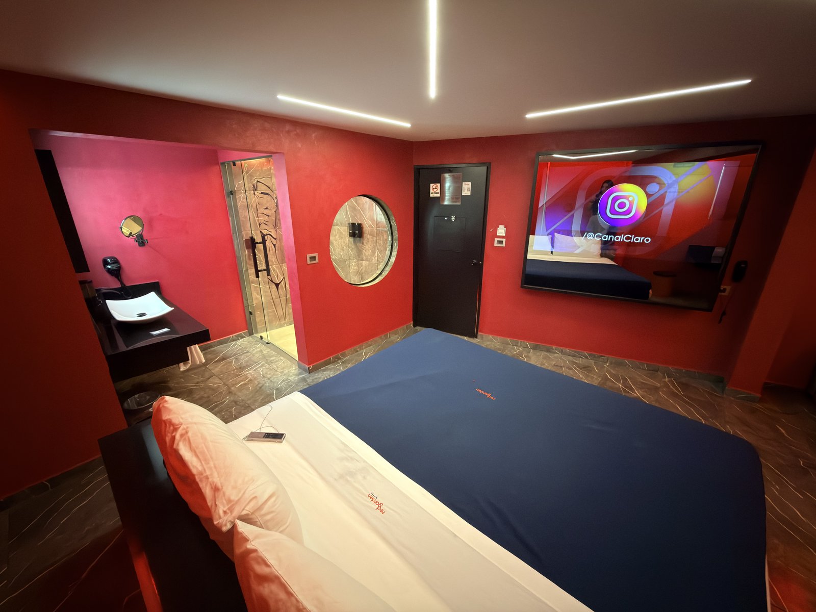 Ducha de Suite Hotel en Red Garden Hotel CDMX